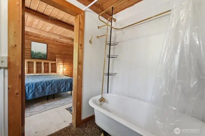 Direct access to the full bath from primary bedroom