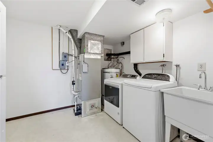 Laundry room in lower level. Laundry room in lower level.