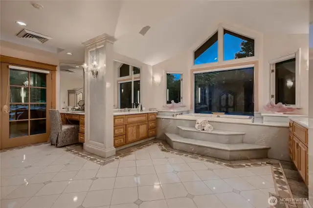 Grand primary ensuite bathroom.