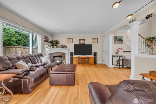 Notice all the hardwood floors...