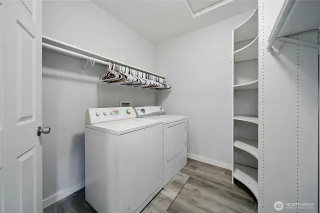 Washer/Dryer in Studio w/ Large Closet