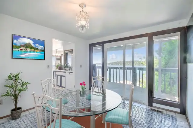 Dining area in kitchen, perfect for every day dining