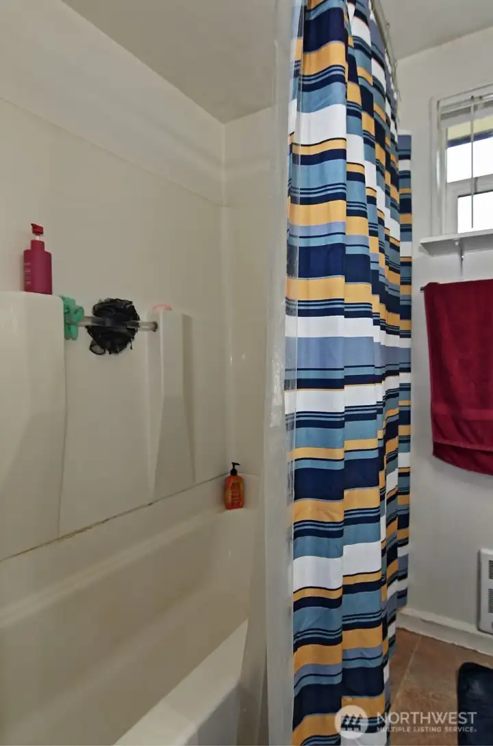 Unit B - Bathroom