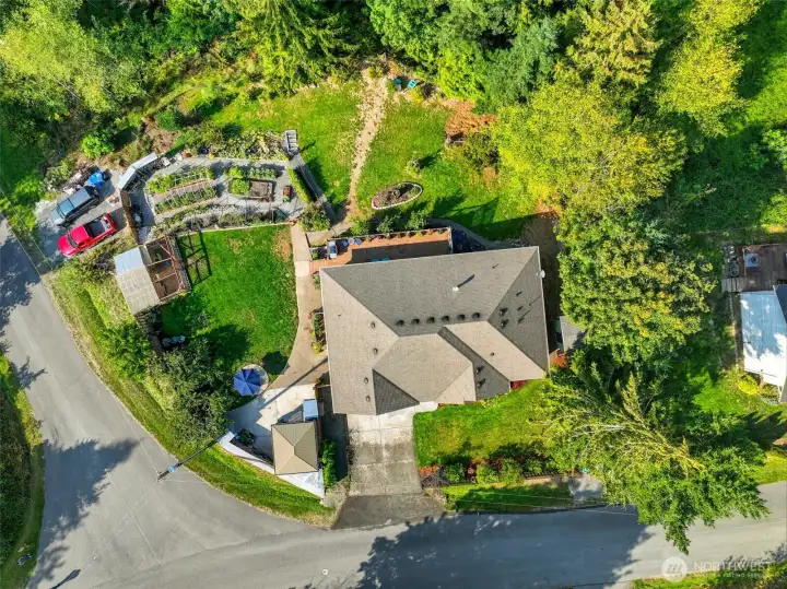 Wonderful Private Corner Lot