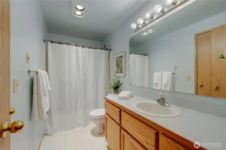 Look at the counter space!