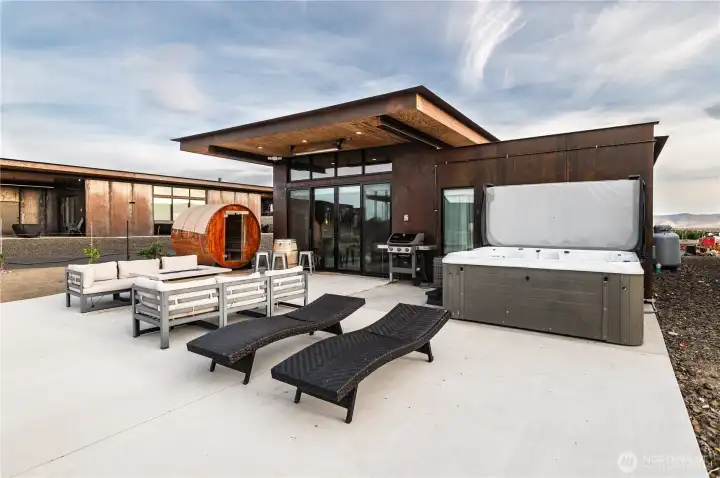 Welcome to this amazing home in the Cave B resort.