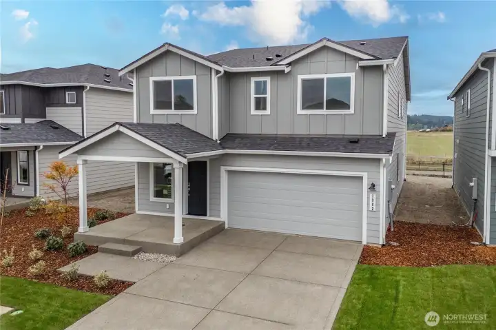 Disclaimer Secondary photos of same floor plan on different lot in different community: Photos are from another Viola, finishes, upgrades, and features may vary.