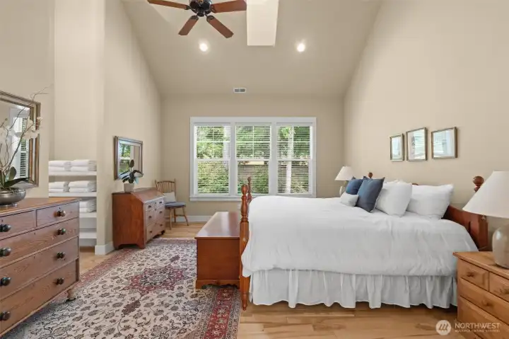 Primary suite with ceiling fan in tons of privacy