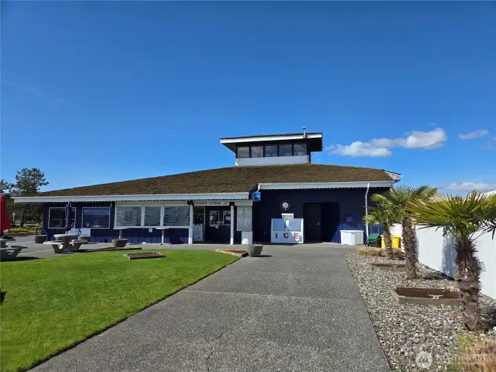 Store, office, cafe, deli onsite