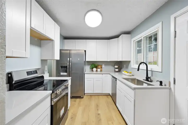 Brand new Frigidaire stainless kitchen appliances w/ 36" Fridge/Freezer.