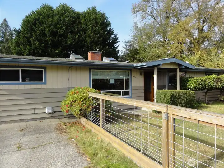 Great opportunity on the large ranch style home offering nearly 1500 sq ft with 3 bedrooms and 2.5 baths.