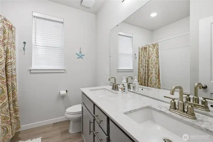The full bathroom with quartz countertops.