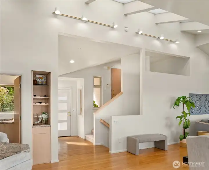 Soaring ceilings and skylights create volume and a sense of ease. Soaring ceilings and skylights create volume and a sense of ease.