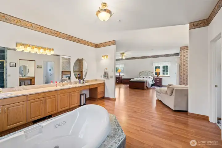 Double vanity and large tub in primary