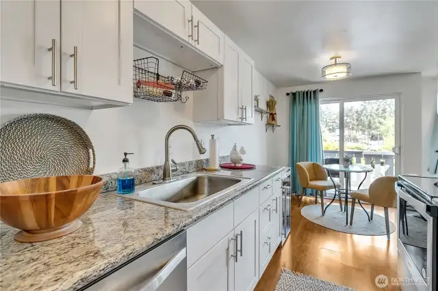 Delightful kitchen appeal towards dining nook