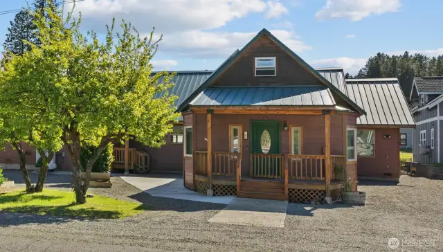 Welcome to this beautiful Roslyn home