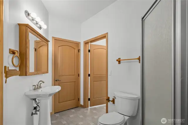 Shared 3/4 bathroom