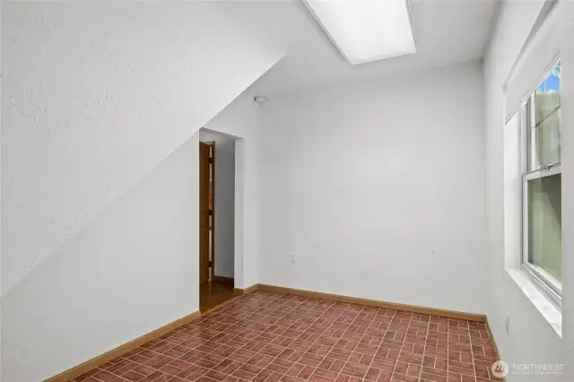 Bonus room (den/office)