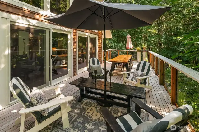 Large deck extends the living area