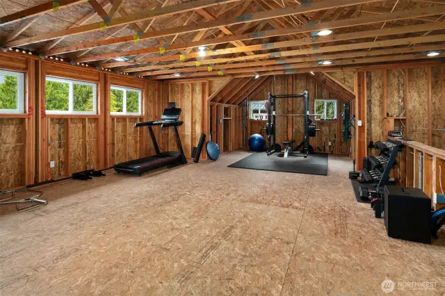 Huge 1,000 SF unfinished bonus room above the 4 Car garage.