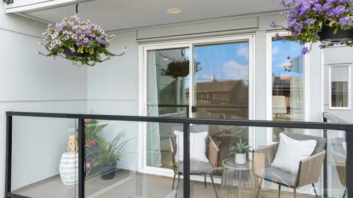 The private balcony extends your living space and offers partial views of Elliott Bay, the  downtown skyline, and the Space Needle. A perfect spot for morning coffee or evening  cocktails.