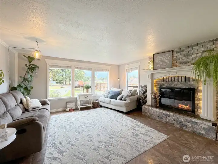 Living Room w/cozy Fireplace