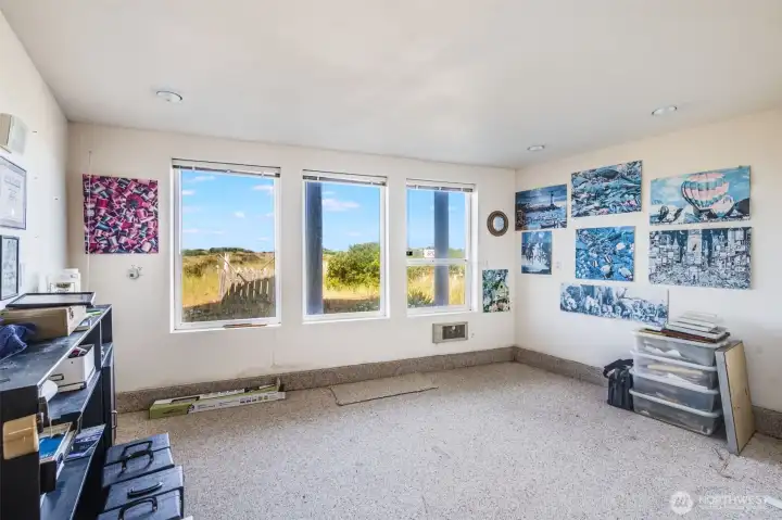 flex room or potential 3rd bedroom use