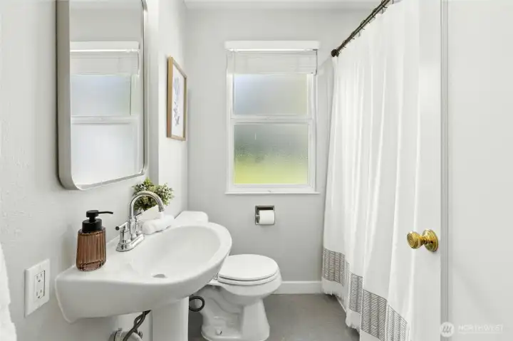 Upstairs bathroom with tub/shower combo.