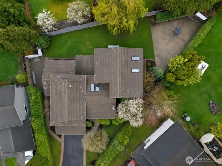 Aerial view of property. Concrete tile roof.