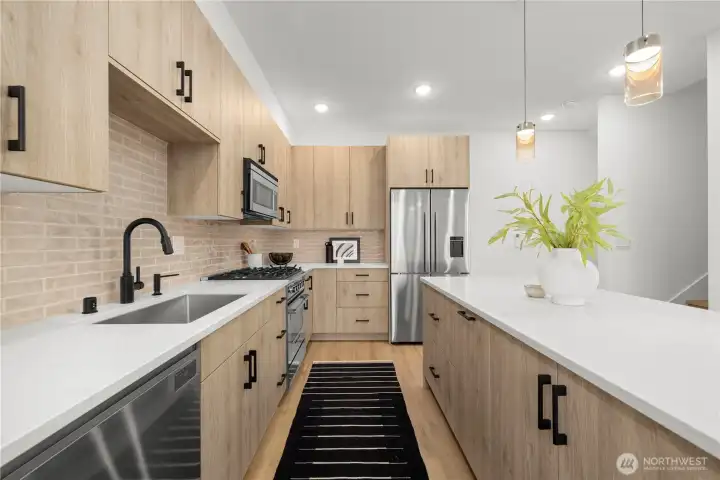 Photos of similar home for illustrative purposes. Photos of similar home for illustrative purposes.