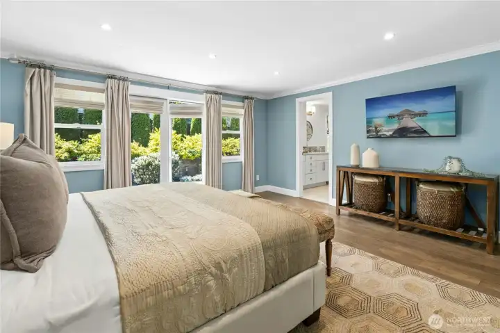 Generous proportions and a calm, refined atmosphere create a true retreat at the end of the day.
