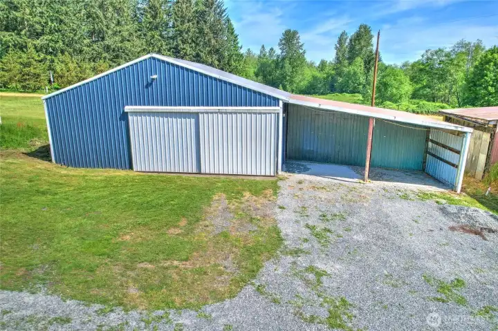 Massive 4-car shop with blue metal exterior — a dream for hobbyists.