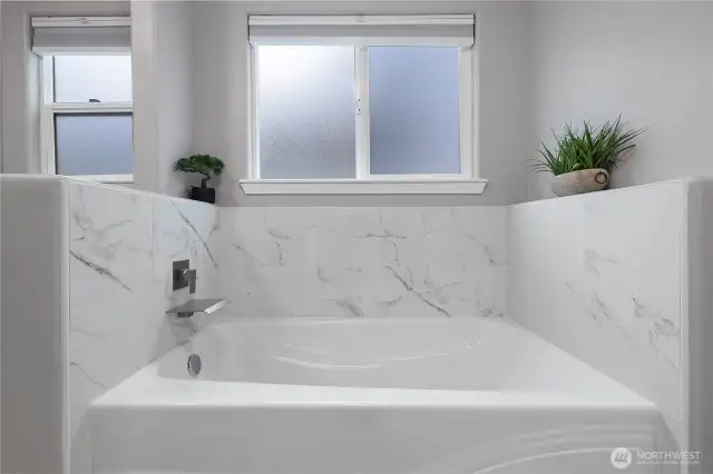 Luxurious soaking tub