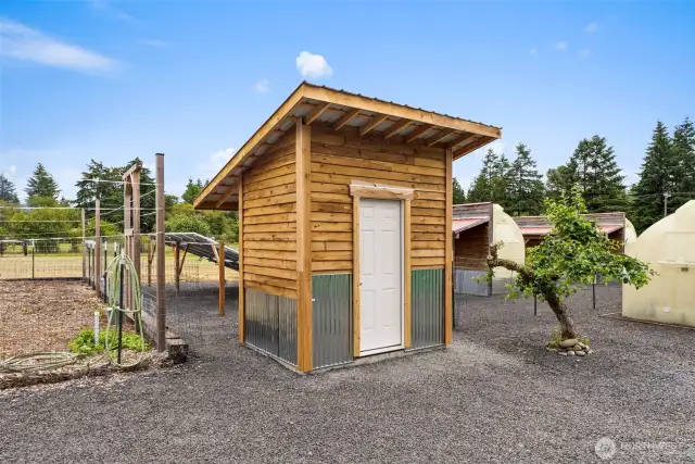 Additional battery storage for off grid solar
