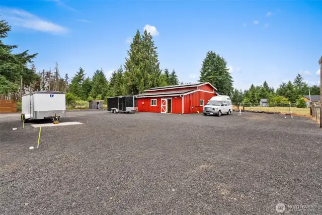 4 Full RV sites - water, power, dump. Plus one add'l space with just power. In the barn door is a 3/4 bath with laundry for guests.