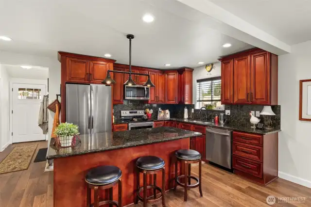 Spacious kitchen with granite, new stainless appliances