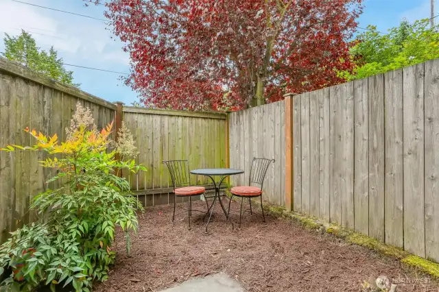 Private front area