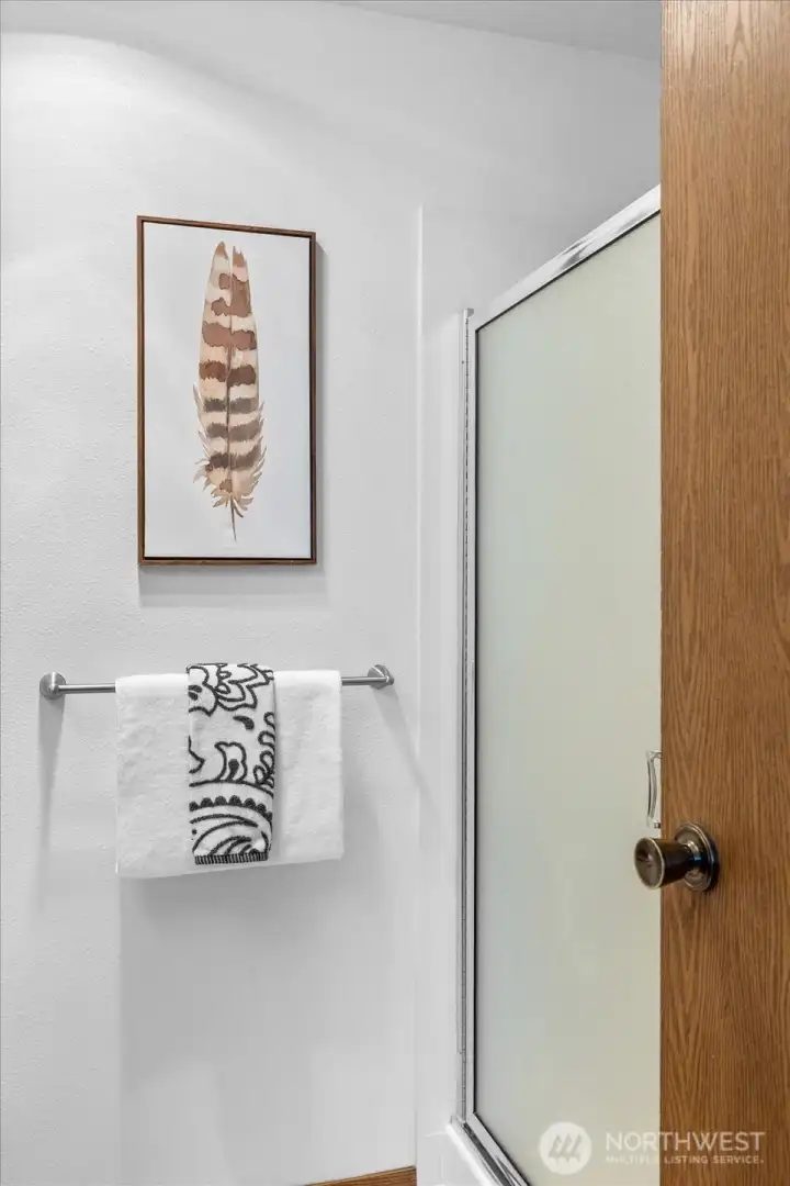 Primary en-suite bathroom