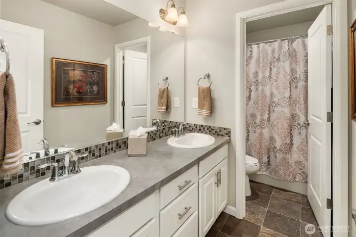 Full upstairs bath.