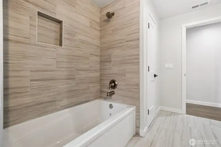 Hallwaybathroom2