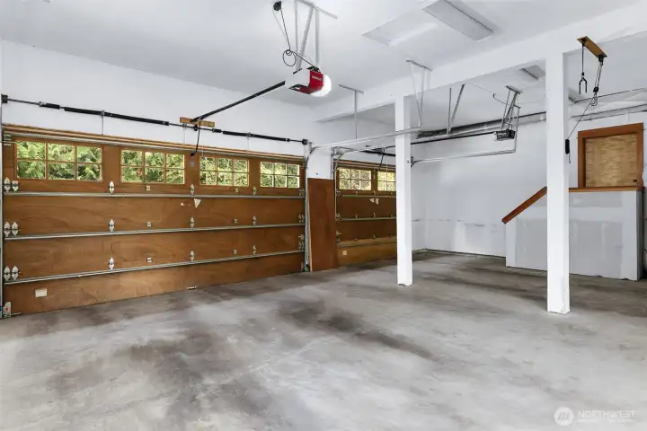 Spacious 3 car garage