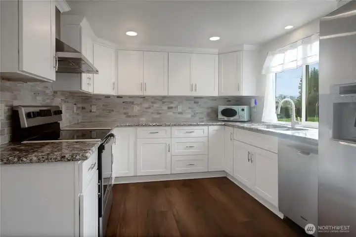 Kitchen W/Granite Counter Tops. Natural Light