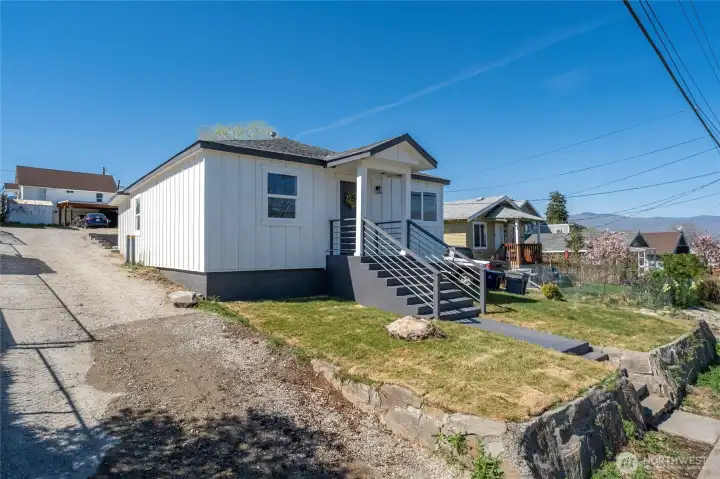 Wide driveway to back access