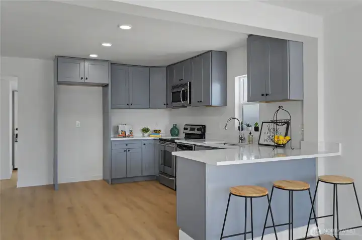 Kitchen with eating bar Kitchen with eating bar