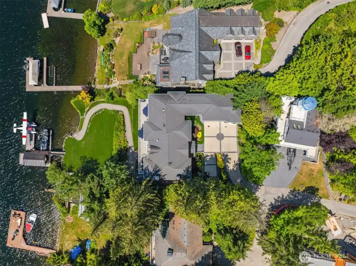 Spectacular estate from Lighthouse to the sparkling lake.