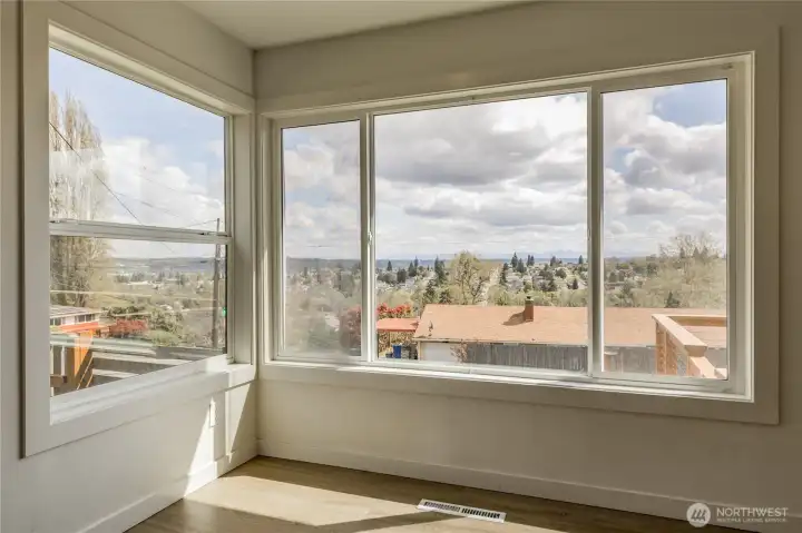 Sweeping views of Commencement Bay and the Port of Tacoma