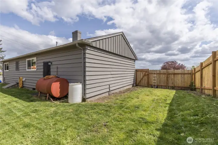 Fully-fenced back yard