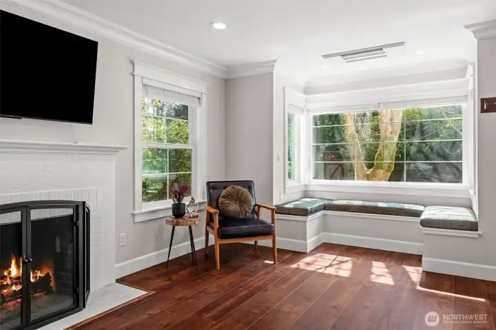 Main floor office with built-in nook