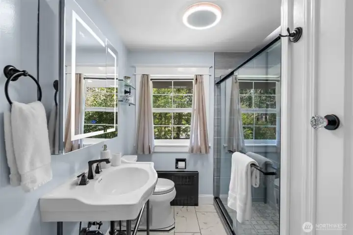 Beautiful updated bathroom in the primary with classic beauty and modern upgrades