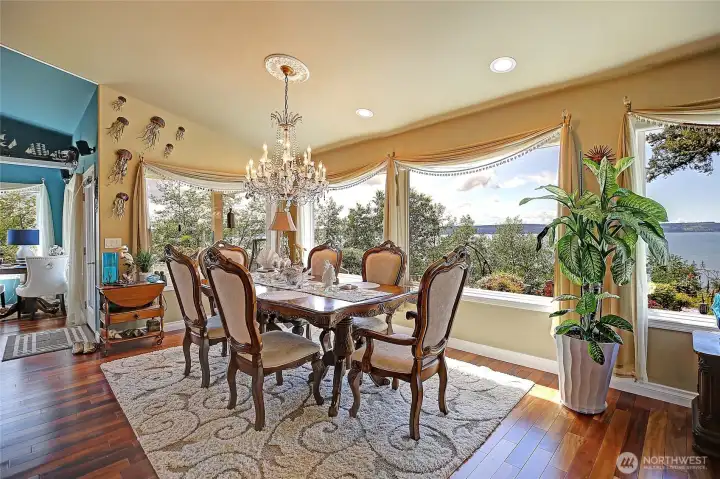 180+ degree gorgeous water views across the whole west facing side